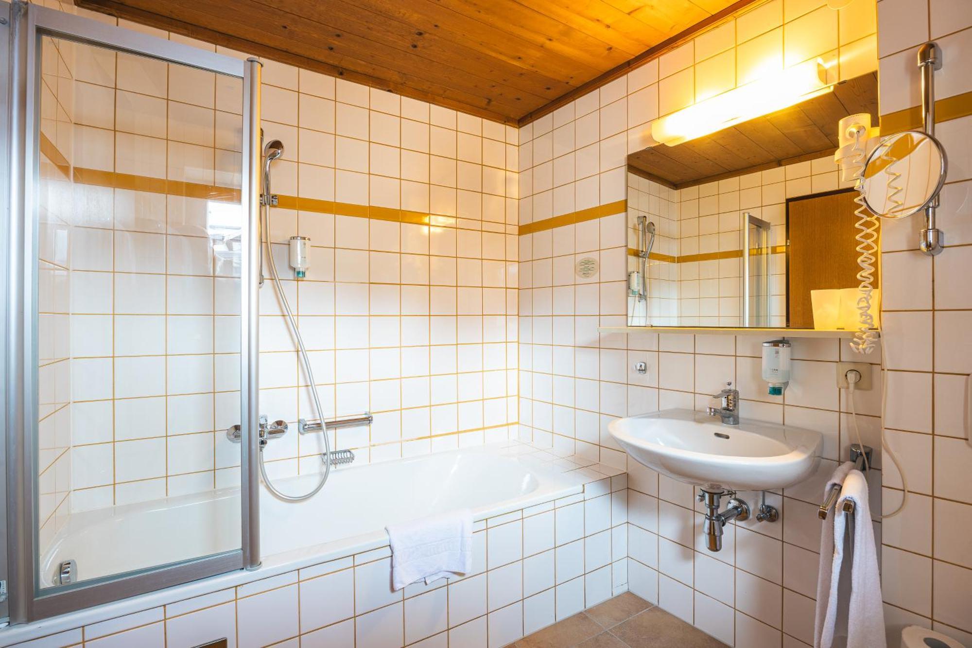 Hotel Fischerwirt Zell am See Zimmer foto